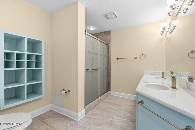 Building Photo - 2718 Country Club Dr
