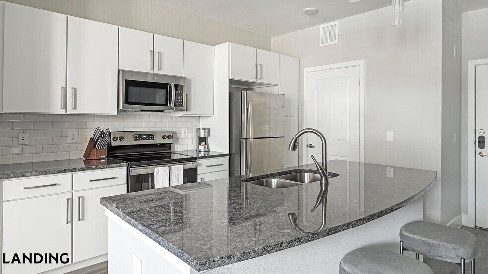 Building Photo - 729 Junction Dr