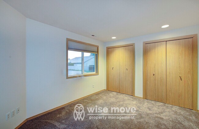 Building Photo - 809 SE 135th Ct