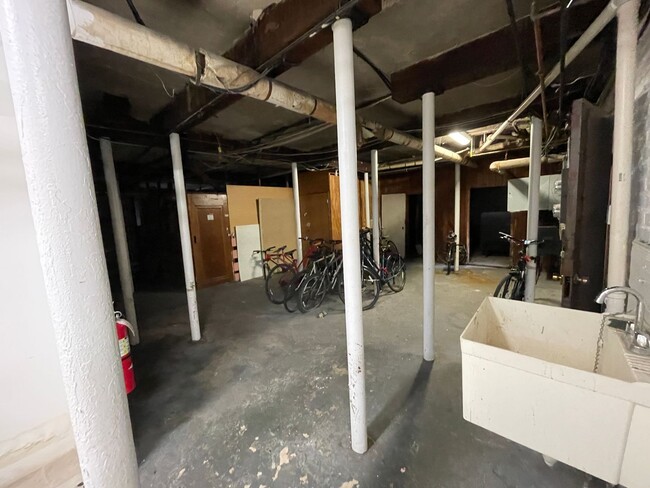 Building Photo - Large 3-Bed near BU in Brookline