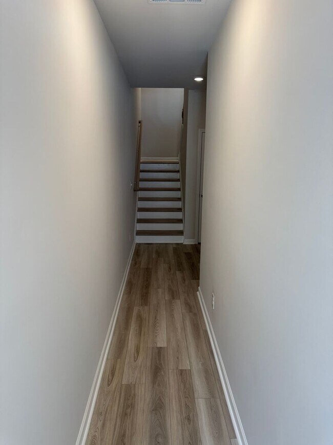 Building Photo - Beautiful 3 Bedroom 3.5 Bath Townhome in Lawrenceville.