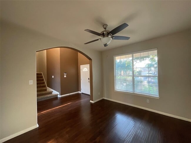 Building Photo - 4427 Meadowside Ln
