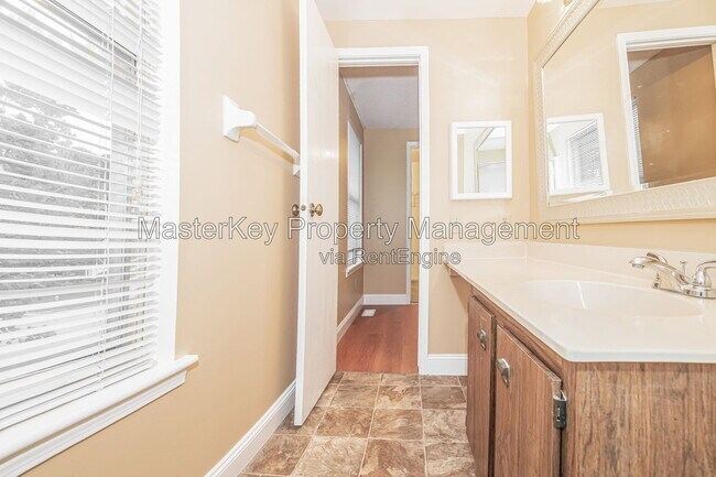 Building Photo - 104 Castle Bay Ct