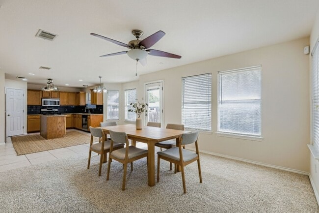 Building Photo - 1503 Lobo Mountain Dr