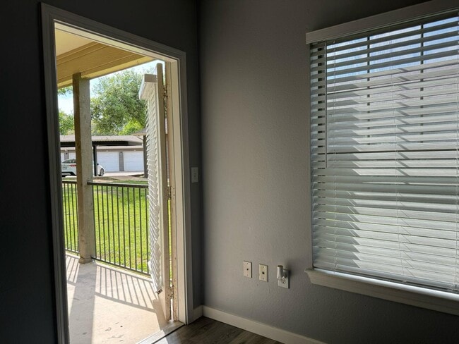 Building Photo - 2320 Gracy Farms Ln