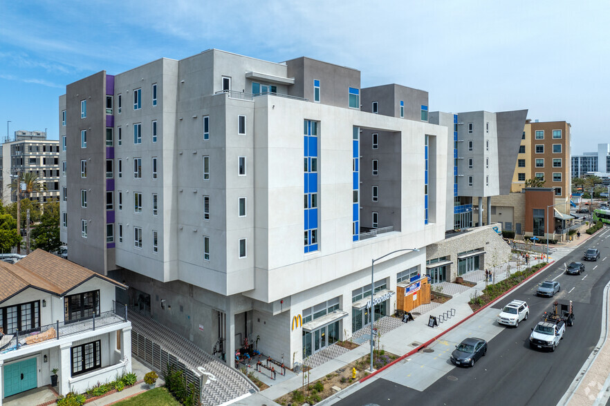 Building Photo - Topaz
