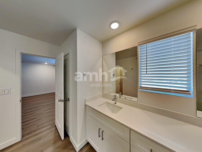 Building Photo - 9748 W Parkway Dr