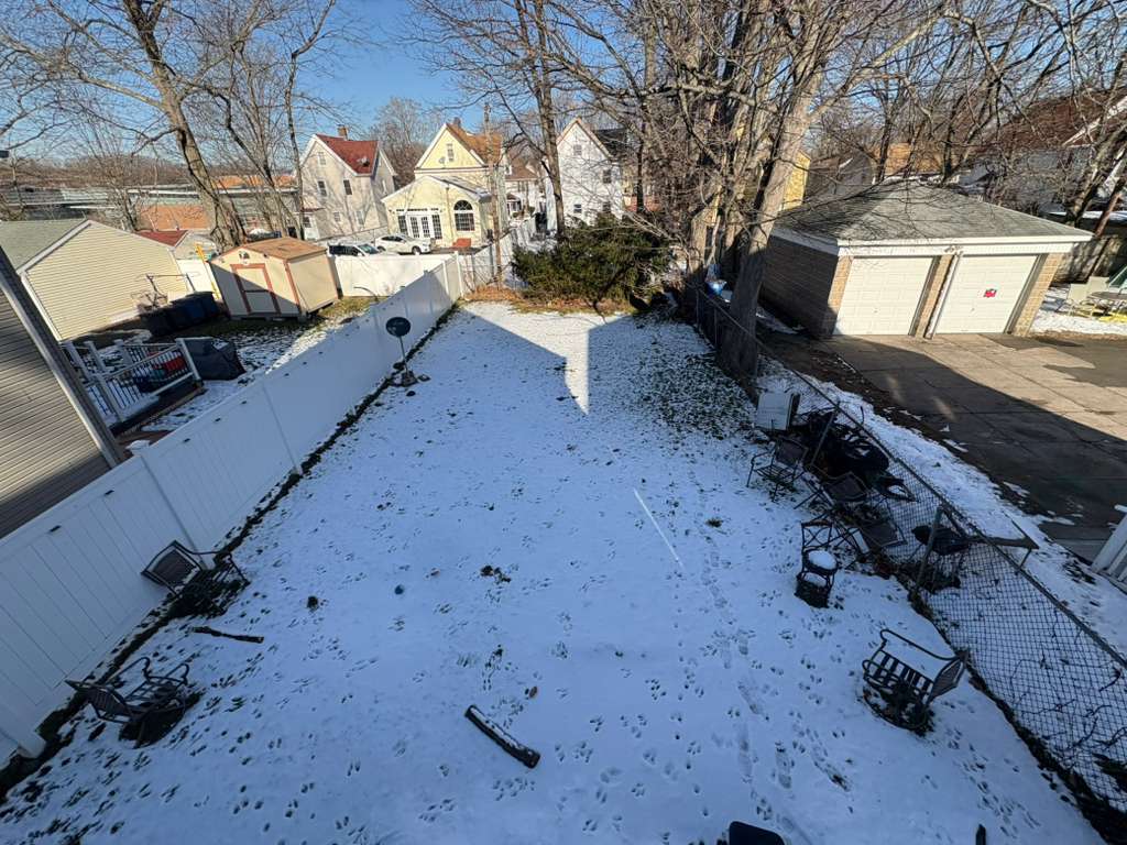 Building Photo - 327 Bassett St