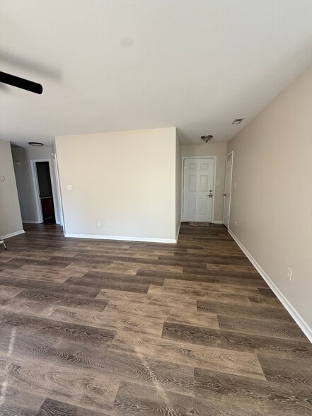 Building Photo - 303 Cardinal Way