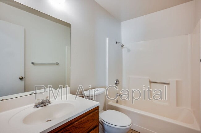 Building Photo - 535 S Lulu Ave