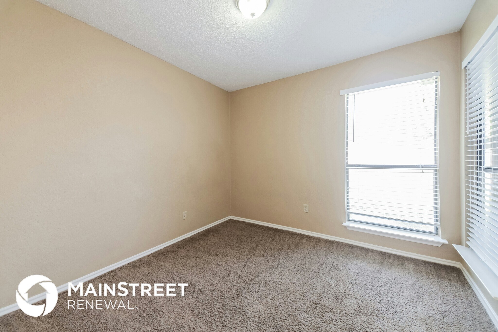 Building Photo - 2313 Crestview Ln