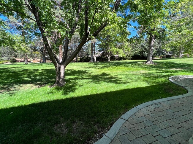 Building Photo - Gorgeous Lakeridge Shores Home Available Now