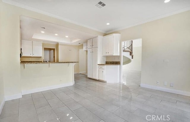 Building Photo - 6011 E Queens Dr