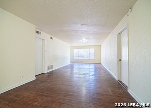 Building Photo - 243 Maplewood Ln