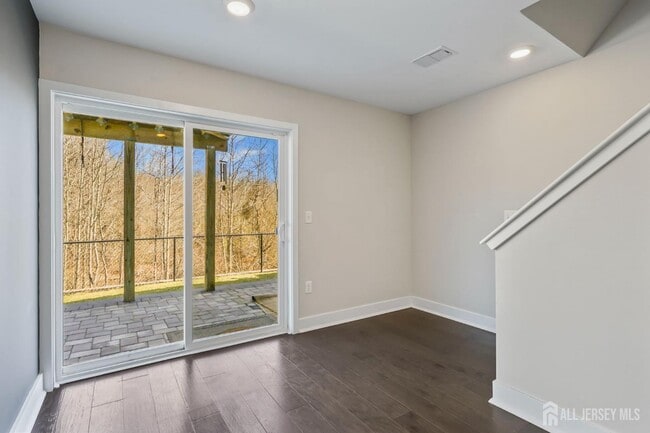 Building Photo - 1901 Swales Ct