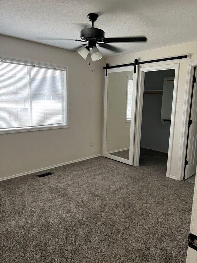 Building Photo - Introducing a charming single level 3 bedroom, 2 bath home for rent in Caldwell, ID.