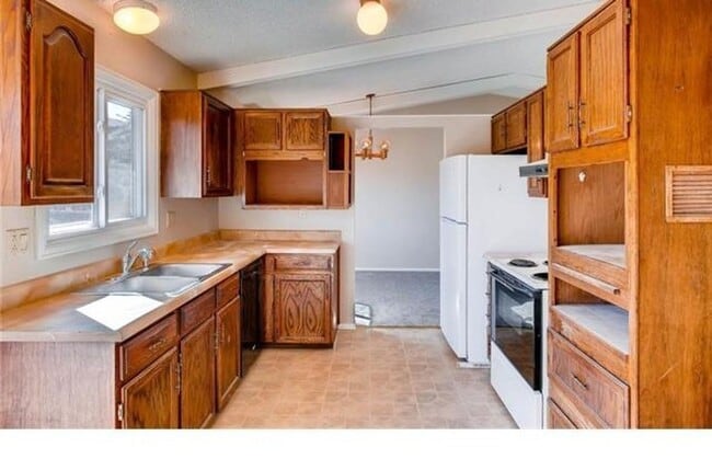 Building Photo - 3165 Zephyr Dr