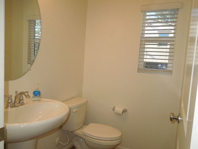 Building Photo - 42640 Indigo Pl