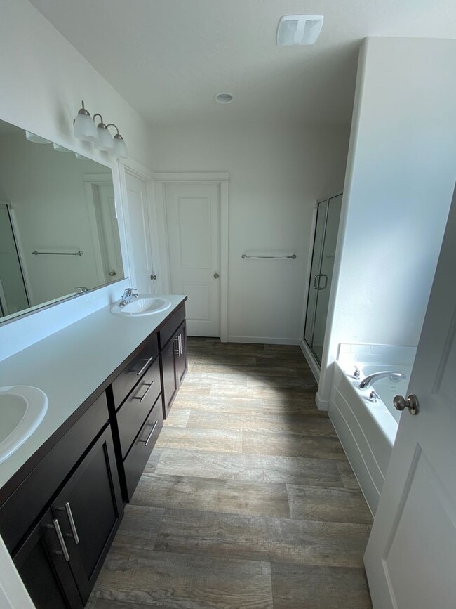 Building Photo - SINGLE FAMILY RANCHER ON ARROW LEAF (APP#146)