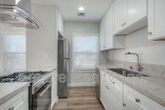 Building Photo - 303 3rd Ave