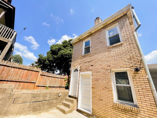 Building Photo - 129 Fitler St