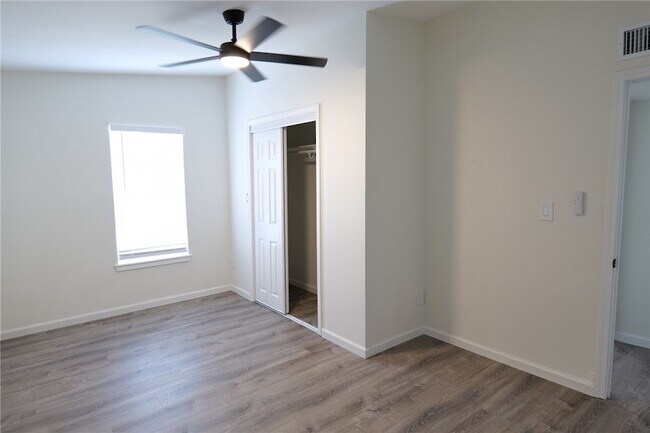 Building Photo - 10822 Mayfield Dr