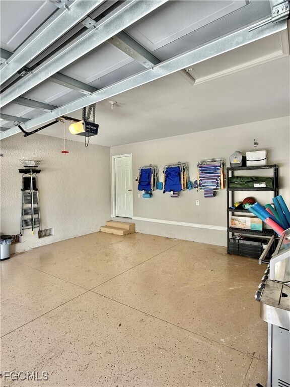 Building Photo - 13936 Village Creek Dr