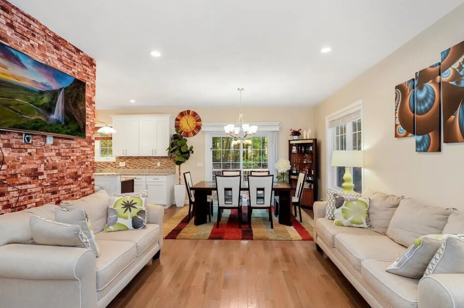 Building Photo - 22 Beacon St