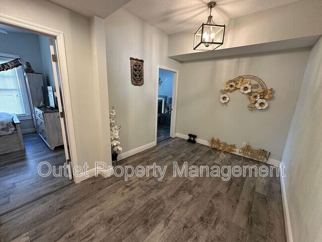 Building Photo - 129 E Concord St