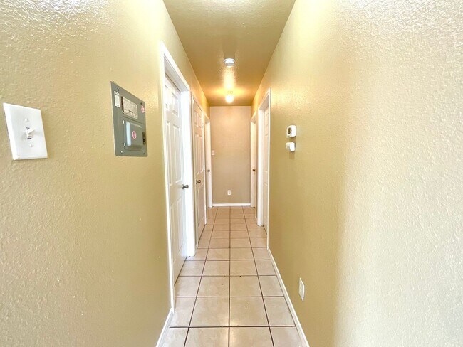 Building Photo - Convenient & Low-Maintenance Living Near St. Mary’s University!