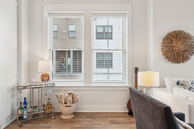 Building Photo - 2/4 Townhome in Midtown Located in Mt. Pleasant!