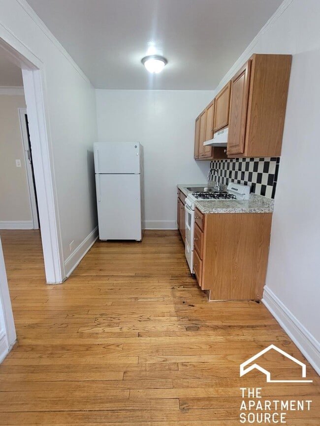 Building Photo - 1717 W North Shore Ave