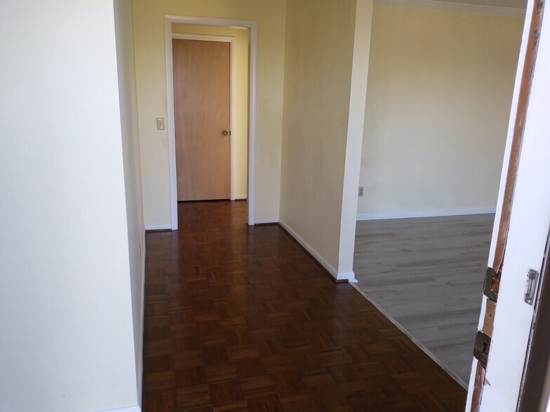 Building Photo - 2512 Sharron Dr