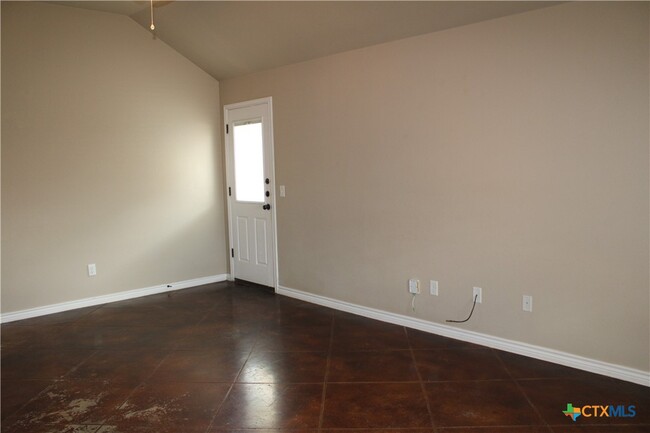 Building Photo - 621 Paseo del Plata Dr