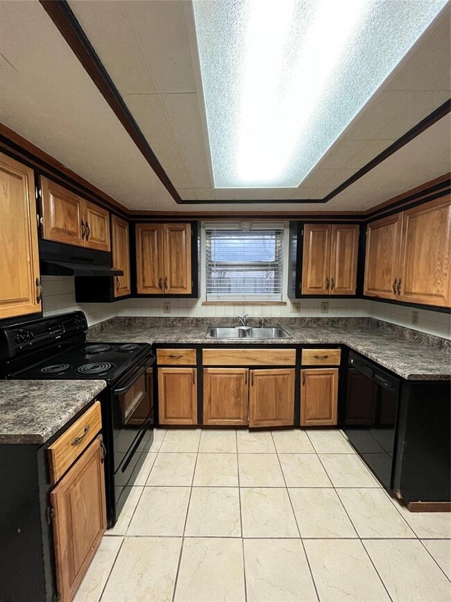 Building Photo - 716 Smalley Dr