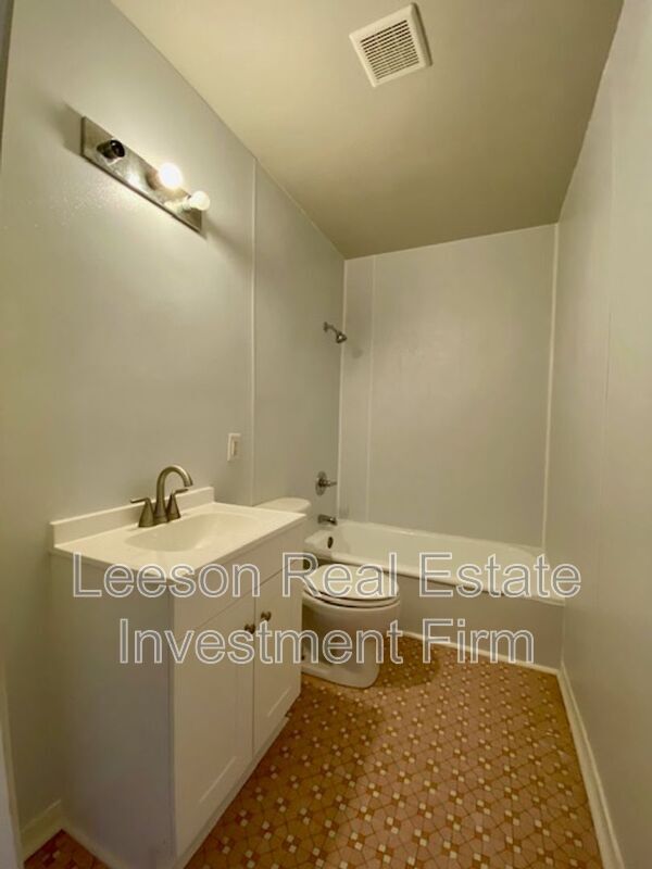 Building Photo - 547 Wyche St