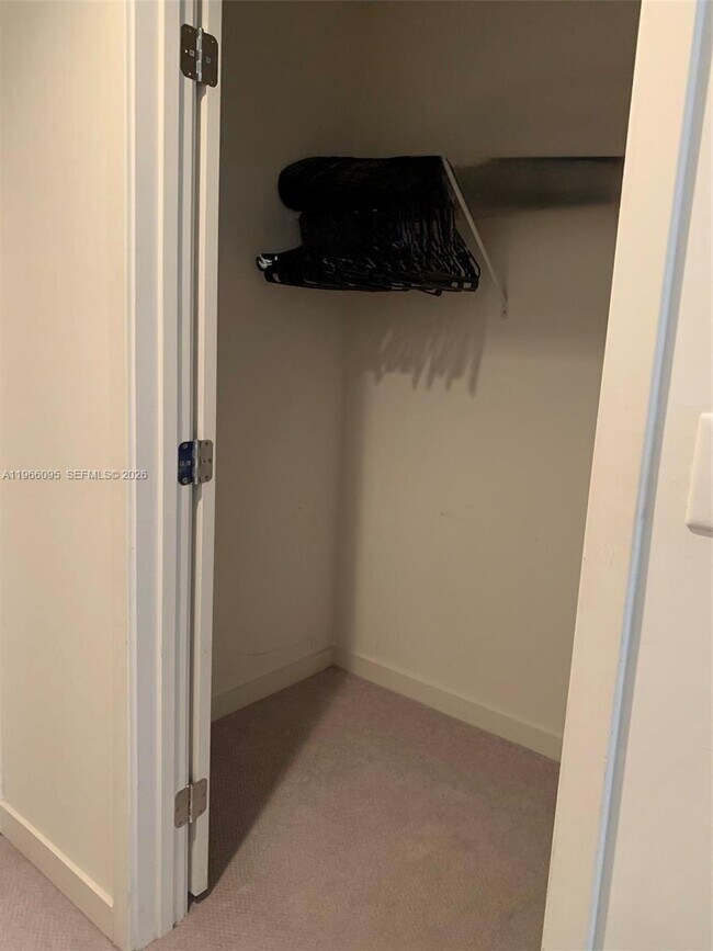 Building Photo - 999 SW 1st Ave