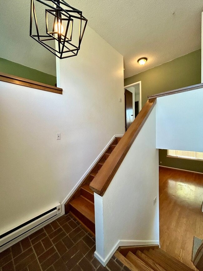 Building Photo - Beautiful & Bright Corner Condo in North Boulder