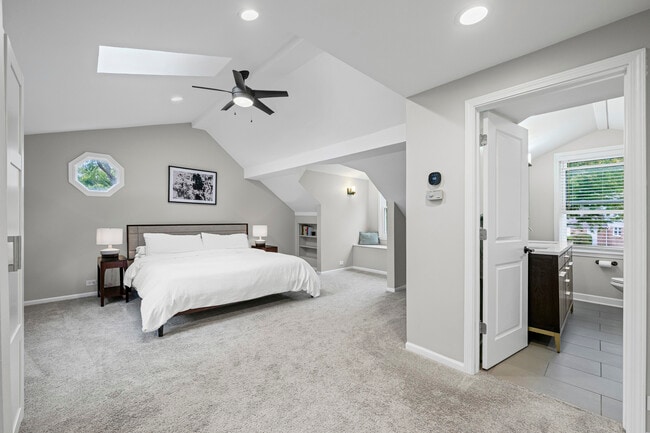 Building Photo - 930 Harvard Ct