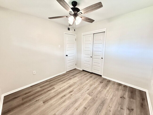 Building Photo - 2235 E Contour Dr