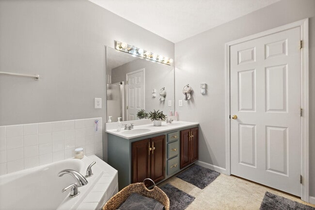 Building Photo - 76 Waterford Way