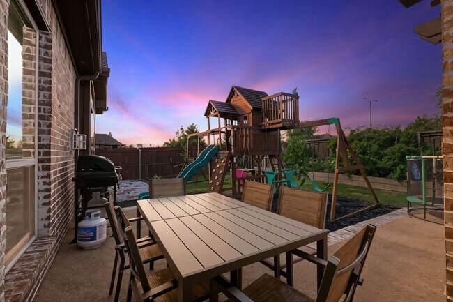 Building Photo - 1370 Pelican Dr