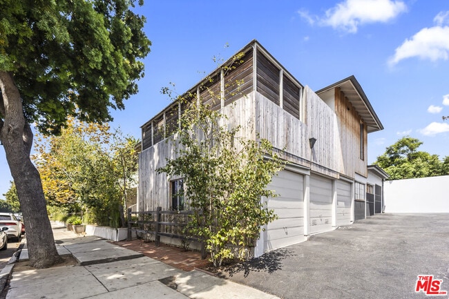 Building Photo - 1807 Montana Ave