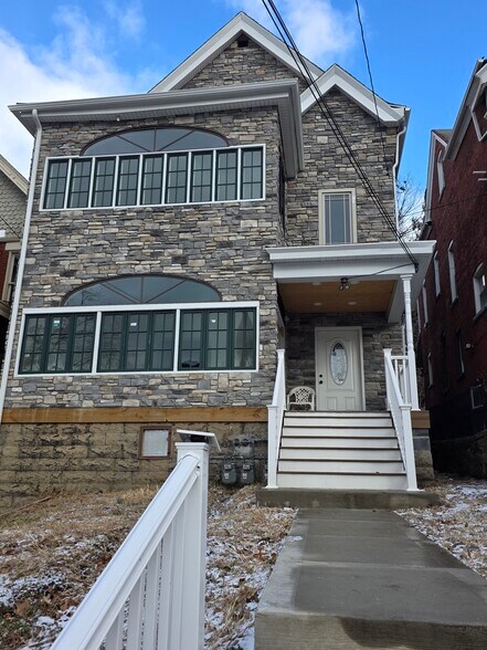 Building Photo - 727 Hill Ave