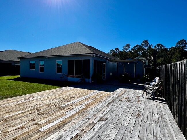 Building Photo - 3/2 with fenced in yard !