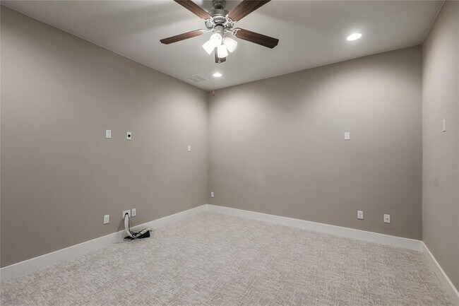 Building Photo - 6325 Antigo Ln