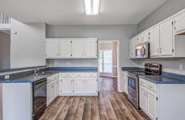 Building Photo - 9461 Hickory Dr