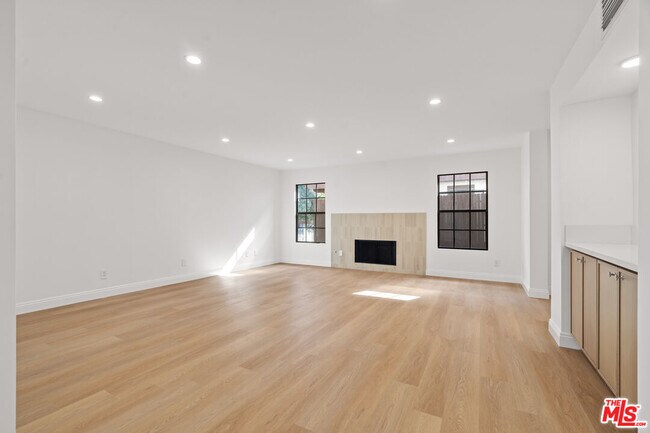 Building Photo - 2541 Stoner Ave
