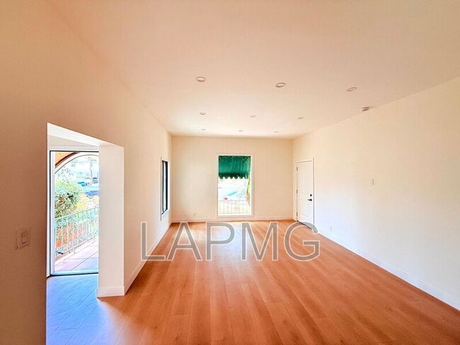 Building Photo - 6130 Whitsett Ave