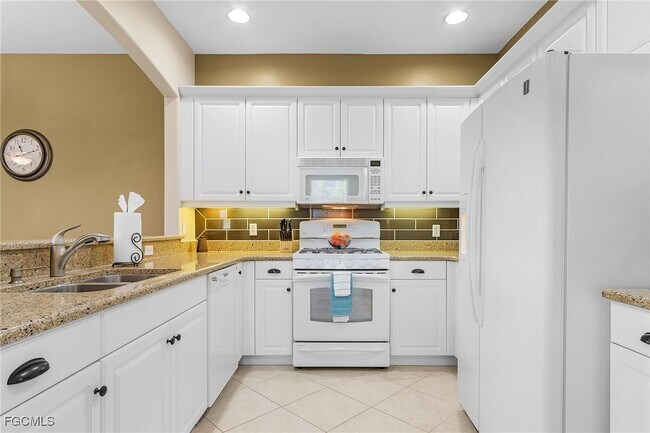 Building Photo - 3240 Cottonwood Bend